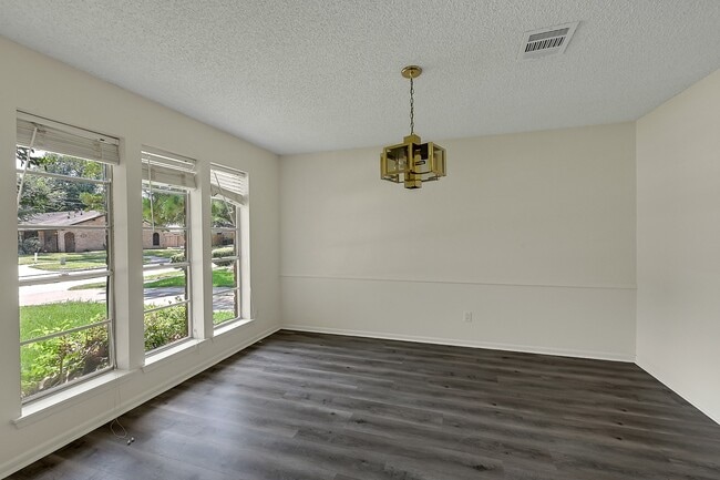 Building Photo - 2326 Turtle Creek Dr