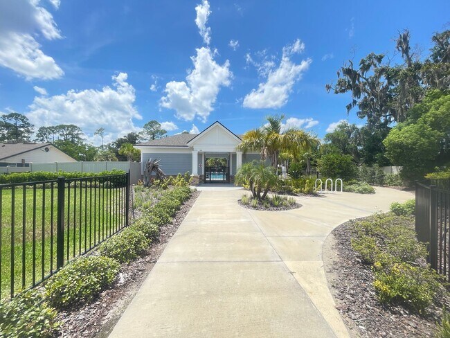Building Photo - Charming 2-Bed, 2 and half-Bath Townhouse ...