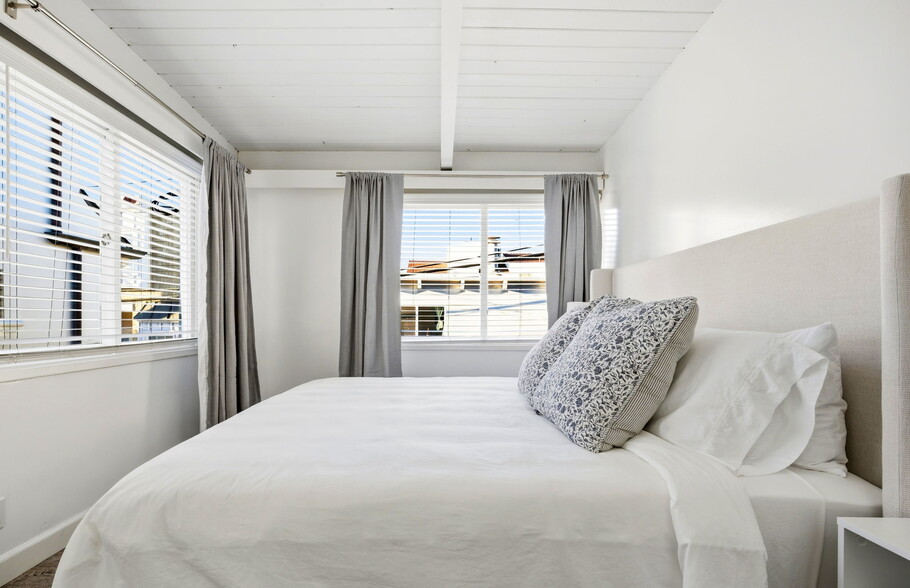 Building Photo - 121 Rosecrans Pl