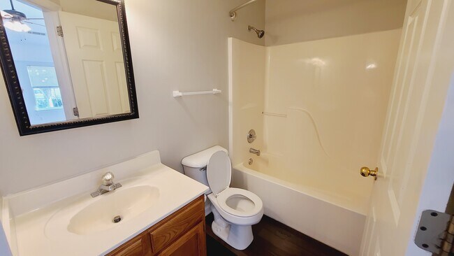 Building Photo - 2342 Benay Rd