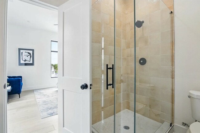 Building Photo - 430 E 8th St