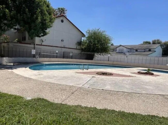 Building Photo - 101 W Del Mar Blvd