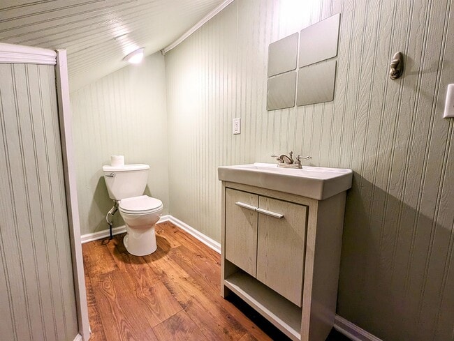 Building Photo - 604 8th Ave