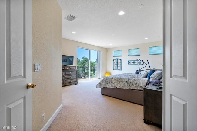Building Photo - 4 br, 3 bath House - 12319 NW 77th Mnr