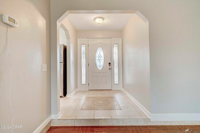 Building Photo - 305 S Star Ave