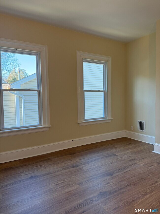 Building Photo - 140 Hillside Ave