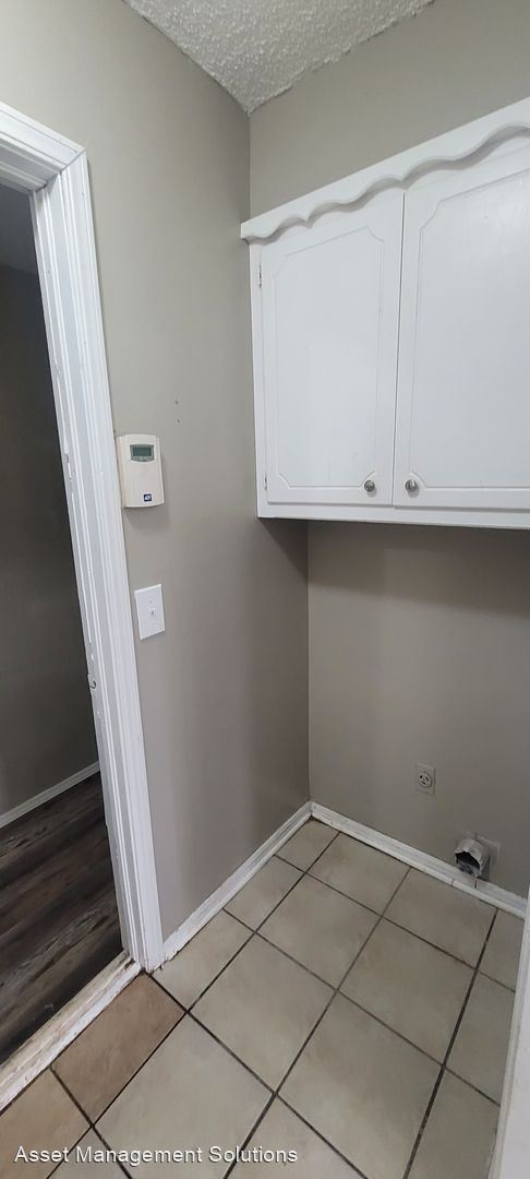 Building Photo - 5 br, 2 bath House - 4908 Shalimar Drive