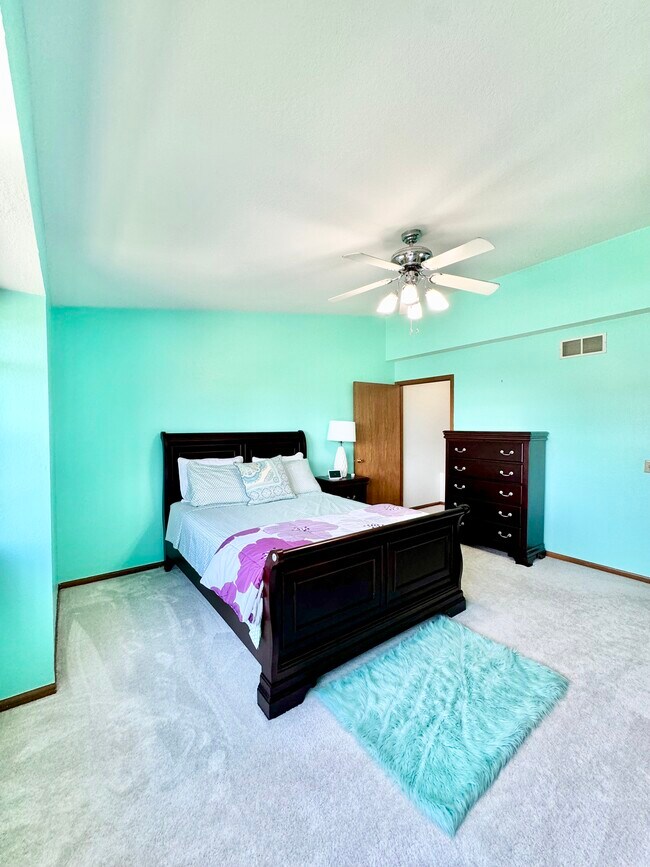 Building Photo - 367 Kristin Ct E