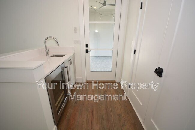 Building Photo - 550 N Highland Ave NE