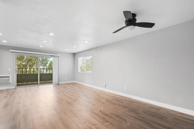 Building Photo - Pet Friendly & Remodeled 1BR Condo Near SD...