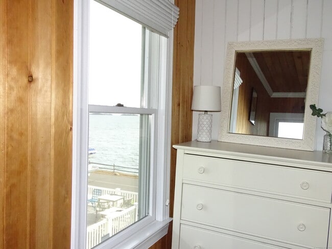 Building Photo - 187 Linden Ave