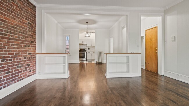 Building Photo - Darling 2 bedroom, 1 bath Capital Hill Condo