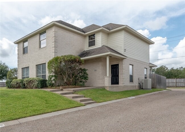 Building Photo - 3858 Oldenburg Ln