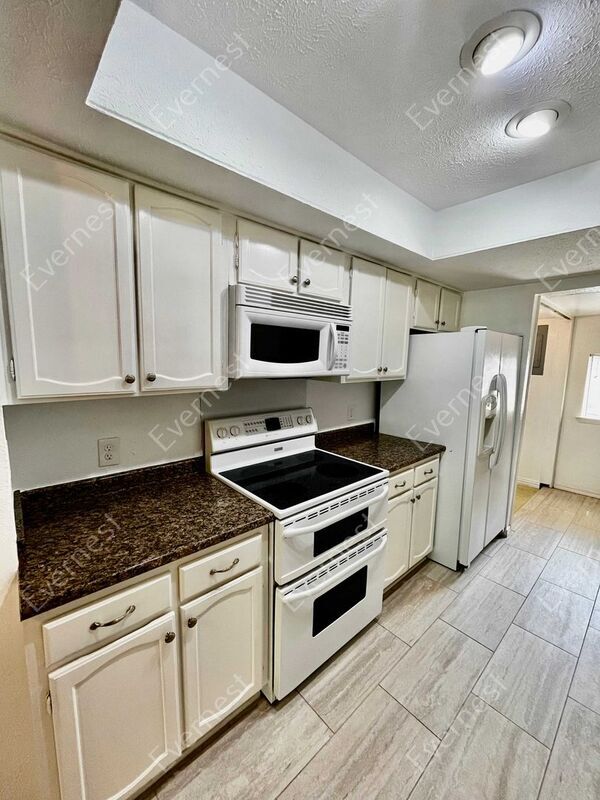 Building Photo - 4573 N O'Connor Rd