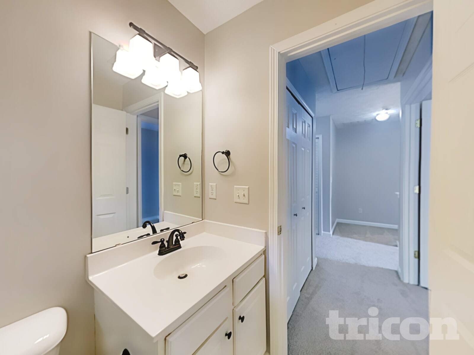 Building Photo - 8274 Eastshore Dr