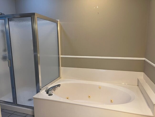 Building Photo - 195 S Shore Dr