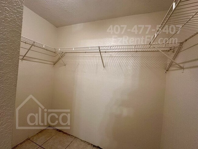 Building Photo - 2905 Villa Dr
