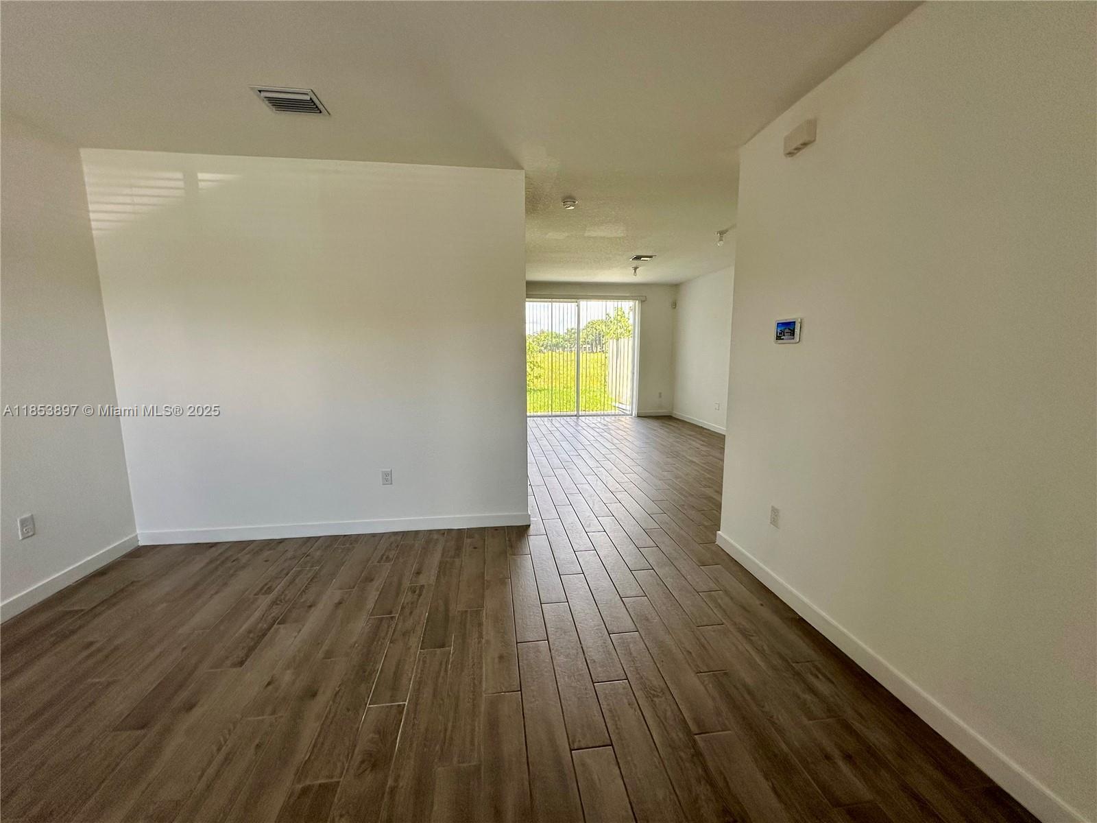 Building Photo - 1092 SE 23rd Ave