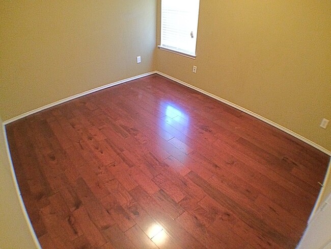 Building Photo - 3 Bedroom 2 Bath Gem In Crowley