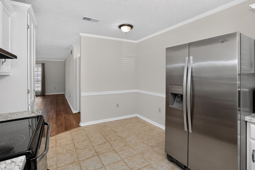 Building Photo - 104 Montclair Dr
