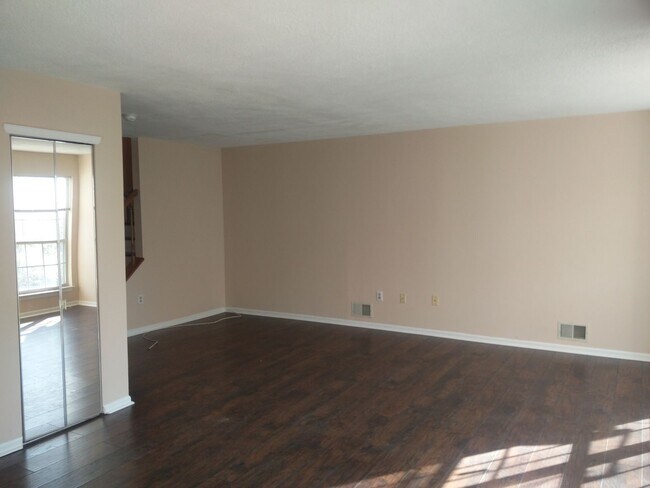 Building Photo - Spacious Newly Rennovated 2 Bedroom House with 2.5 Bath