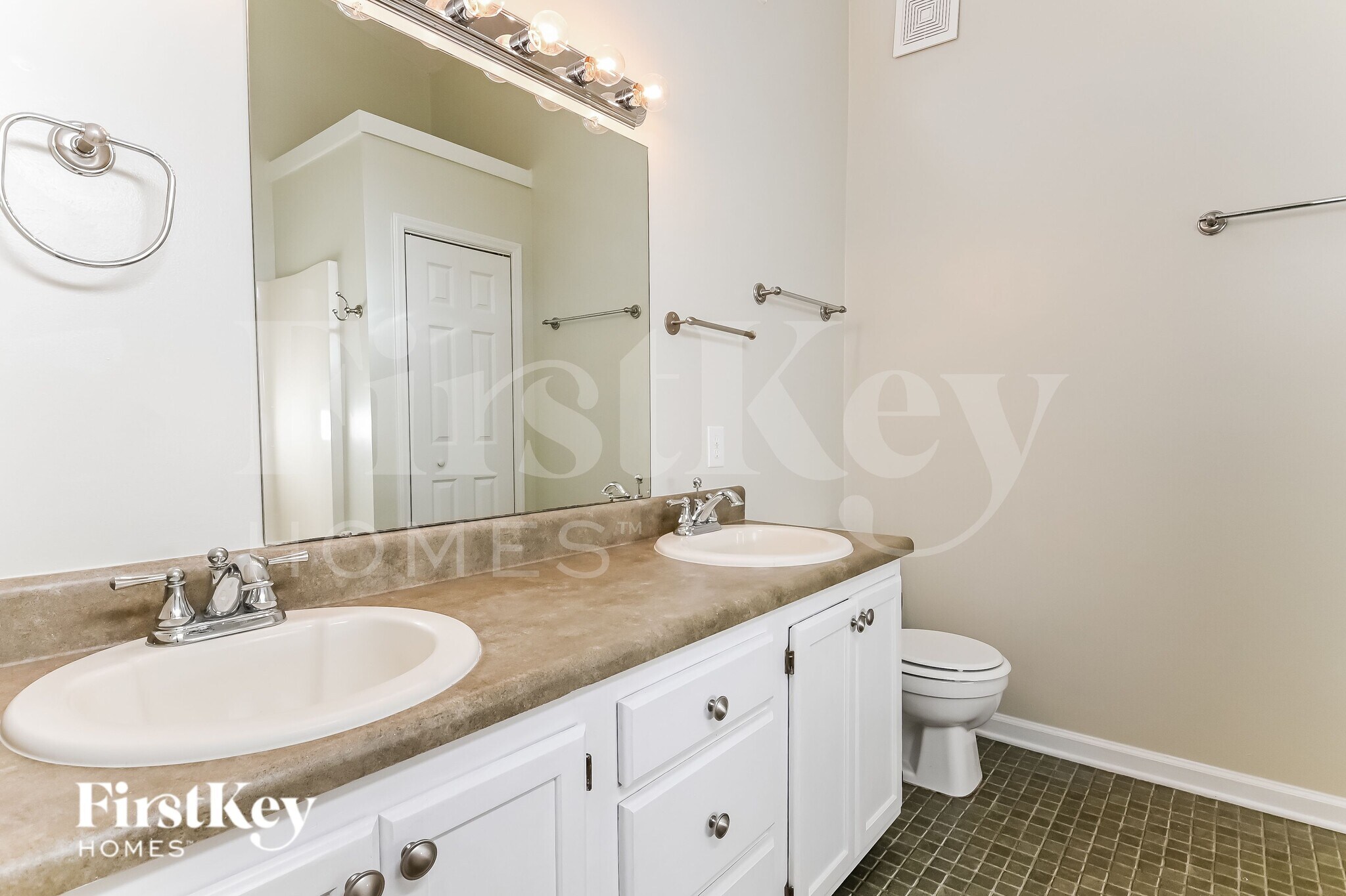 Building Photo - 1347 Brompton Ln