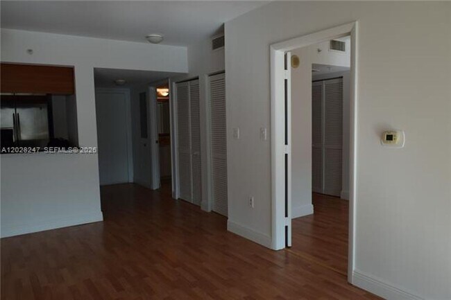 Building Photo - 1800 N Bayshore Dr