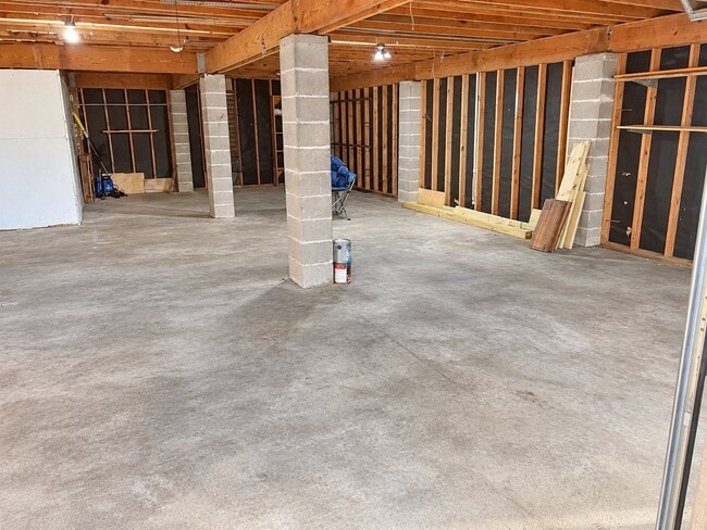Building Photo - 2603 Lazy Lake Dr