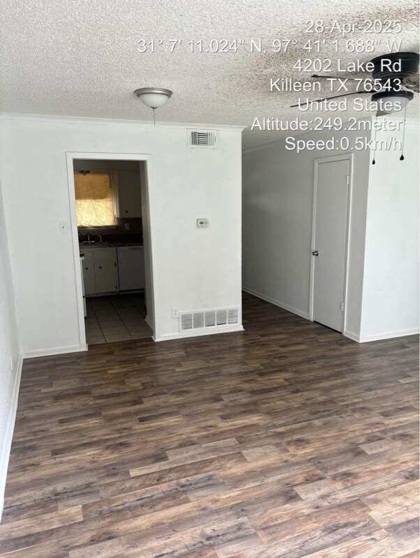 Building Photo - 4202 Lake Rd