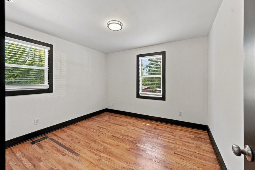 Building Photo - 625 Maclaurin Ct