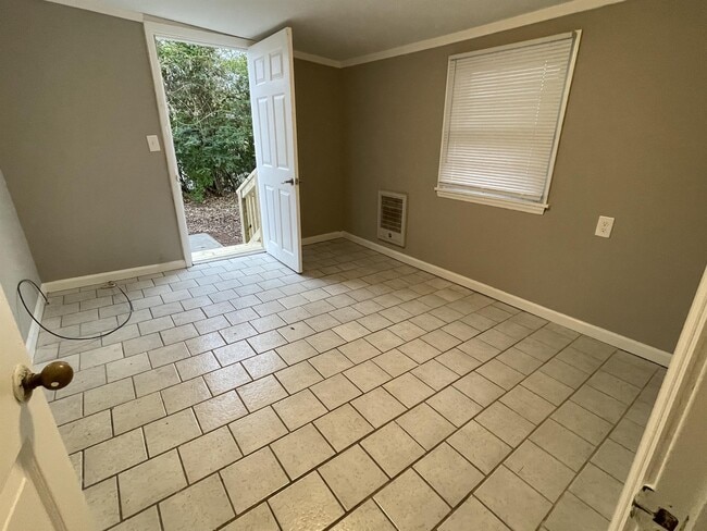 Building Photo - 823 Bridge Ave