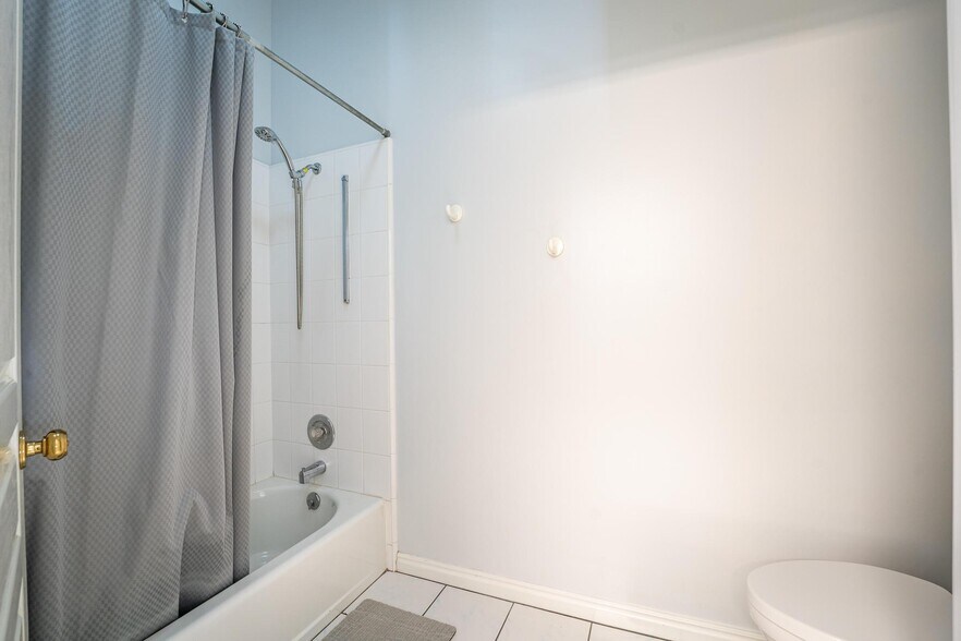 Building Photo - 2586 E 6710 S