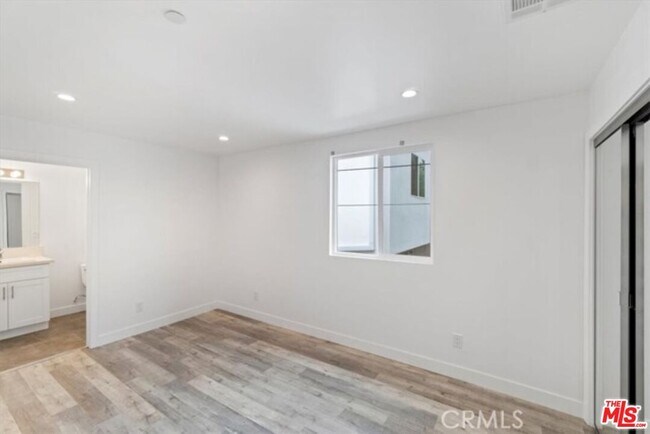 Building Photo - 5643 Willowcrest Ave