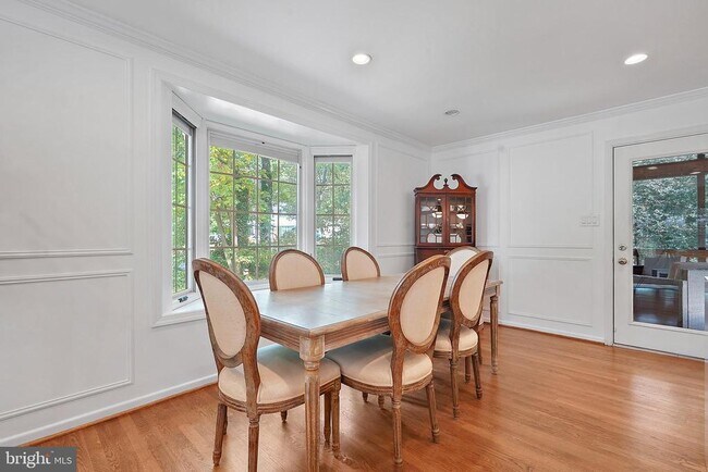 Building Photo - 9123 Cherrytree Dr