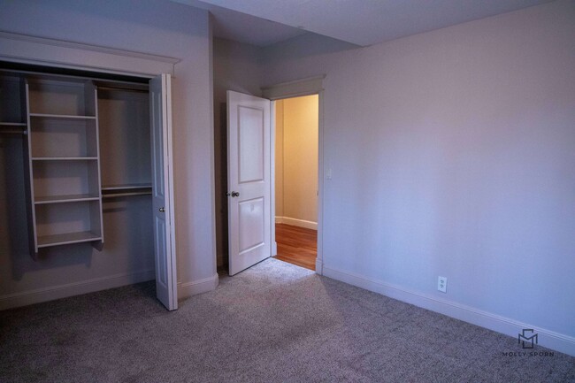 Building Photo - 20375 NE Lakeside Dr
