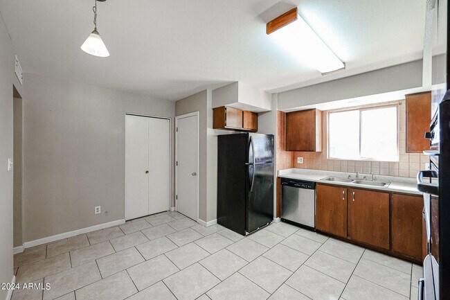 Building Photo - 3715 W Yucca St