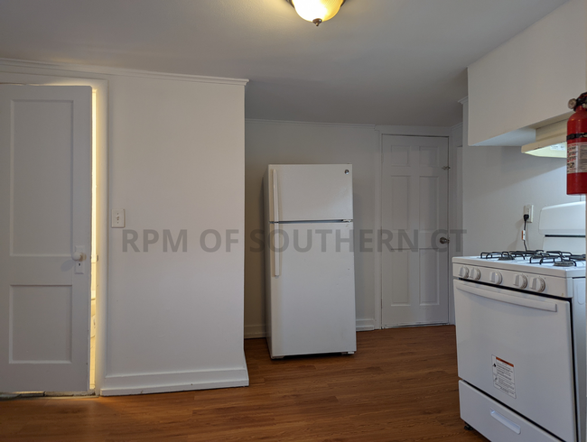 Building Photo - Move Right In – 2 Bedrooms