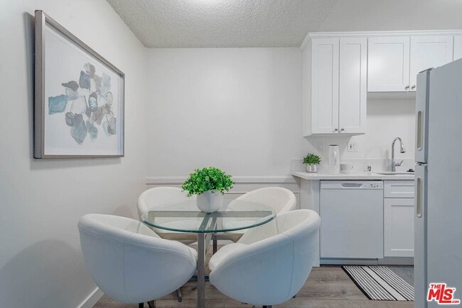 Building Photo - 1833 Normandie Ave