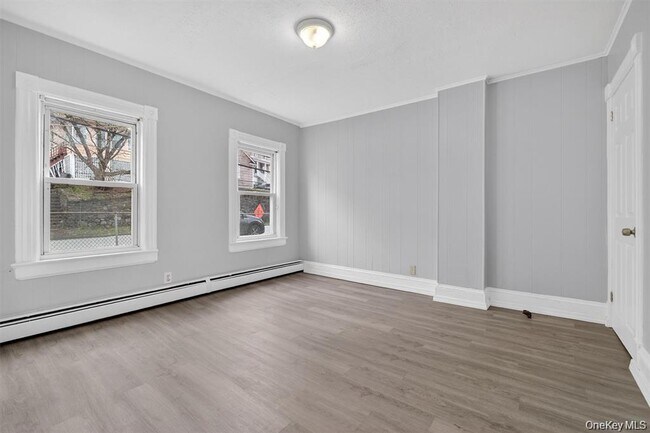 Building Photo - 664-666 N Division St