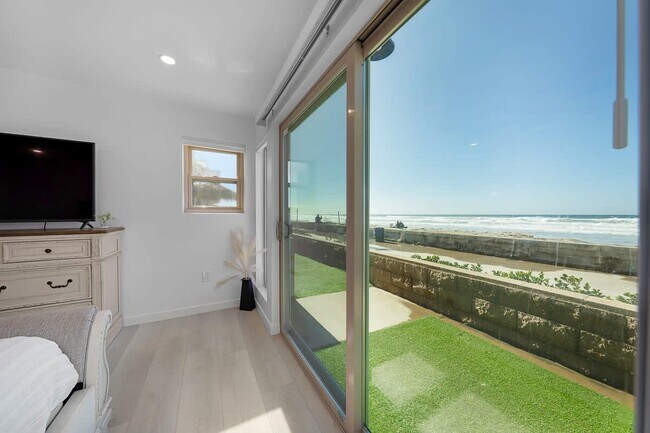 Building Photo - 3901 Ocean Front Walk