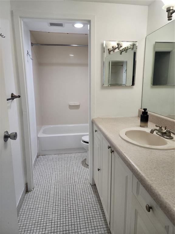 Building Photo - 8441 Forest Hills Dr
