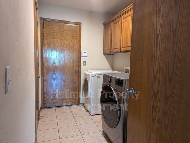 Building Photo - 2705 SE 92nd Cir