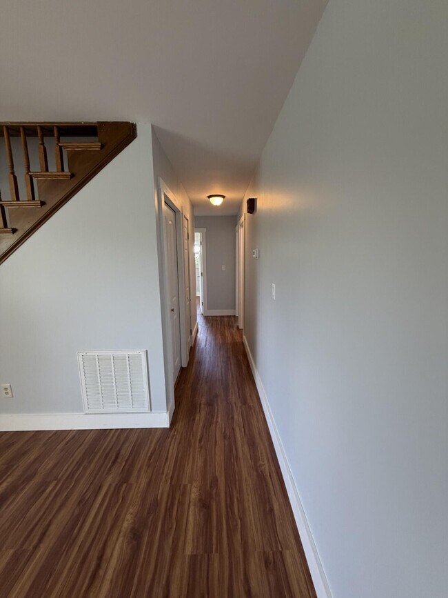 Building Photo - 721 Wayland Dr