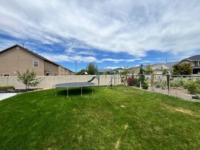 Building Photo - 2049 S Meadow Marsh Dr