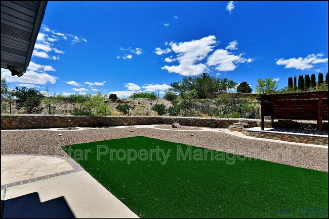 Building Photo - 529 Castlerock Ln