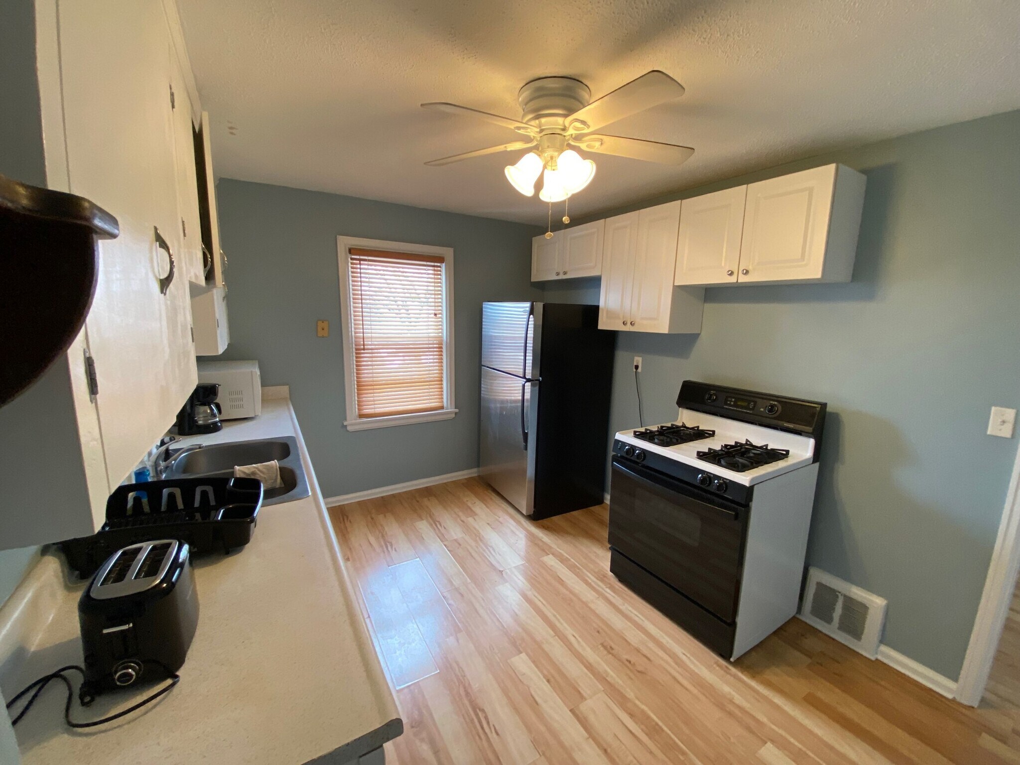 Building Photo - 1536 W 45th St