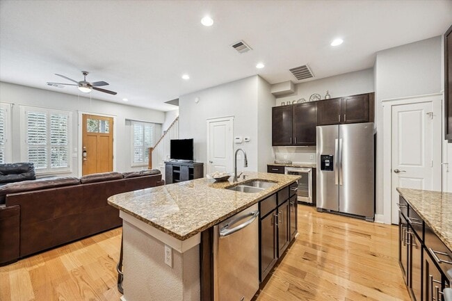 Building Photo - 2520 Bluebonnet Ln