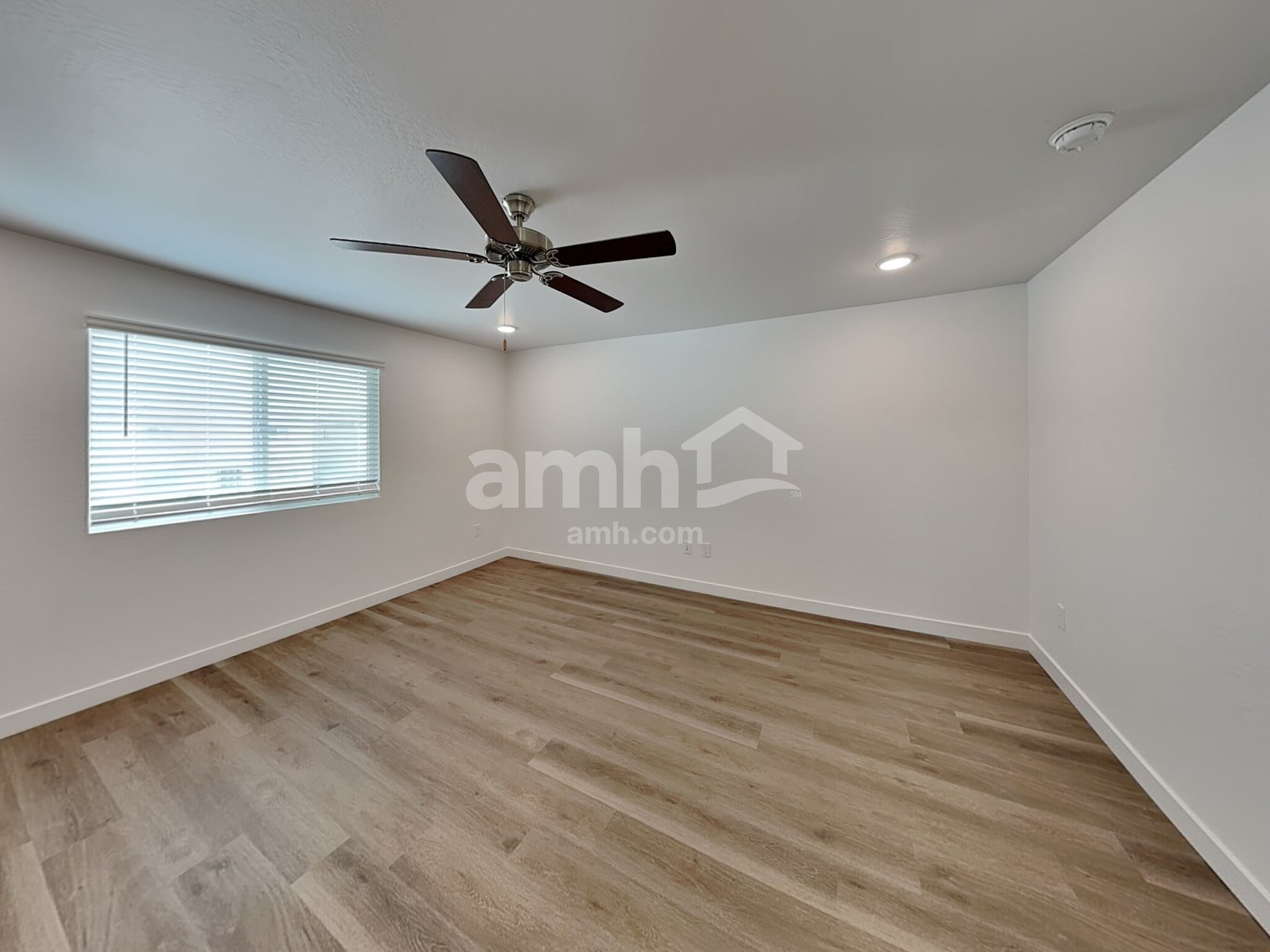 Building Photo - 9724 W Parkway Dr