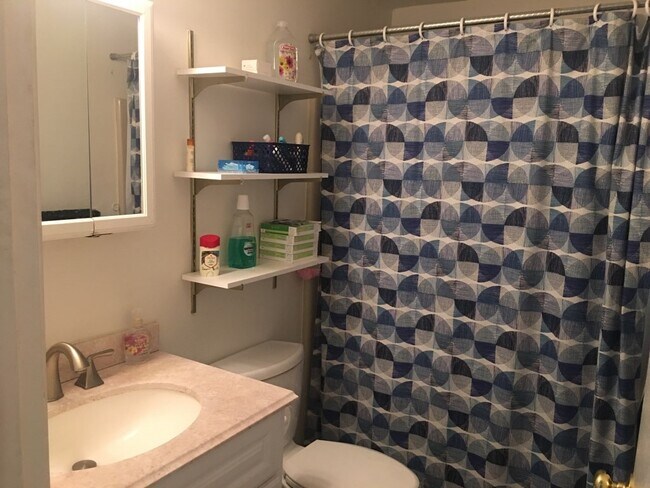 Building Photo - 910 White Cedar Blvd