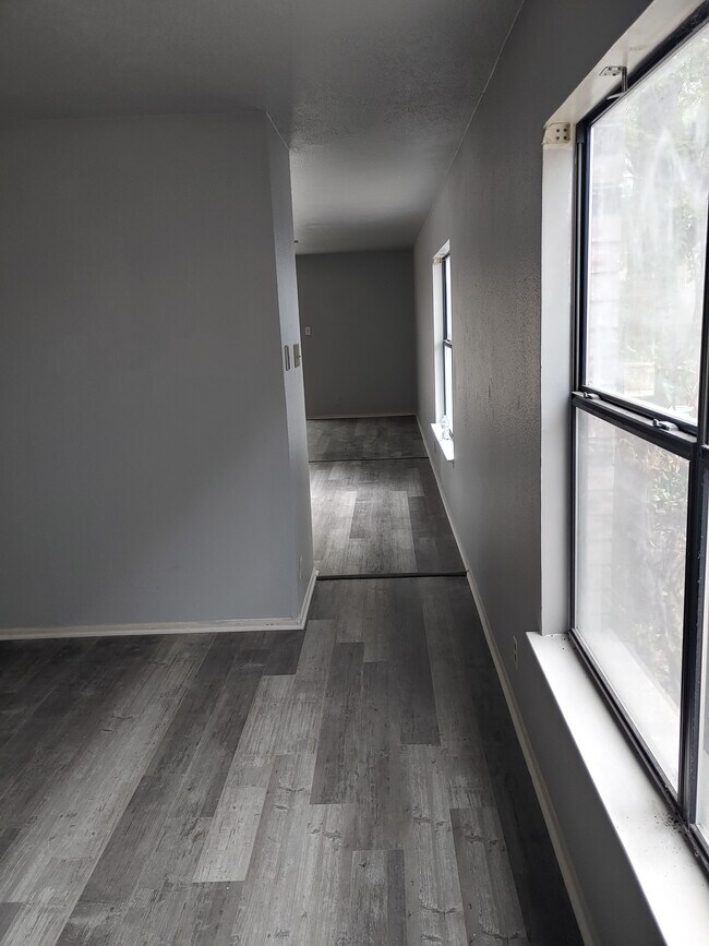 Building Photo - 9226 Chinon